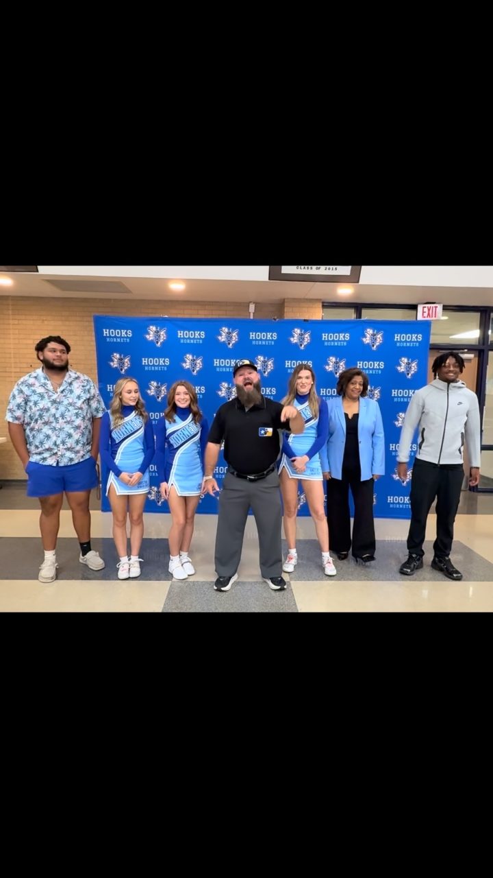 Hooks High School students with Vinny